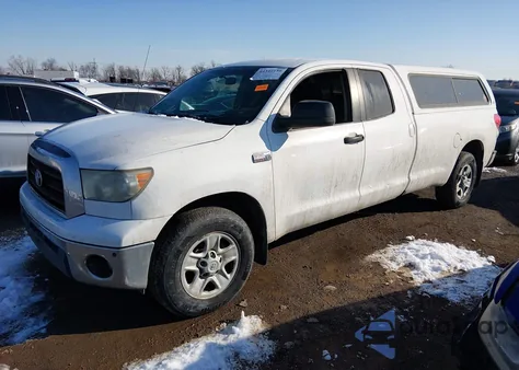 2008 Toyota Tundra Sr5 5.7L V8 z USA, uszkodzony, nr VIN 5TFSV54188X004911